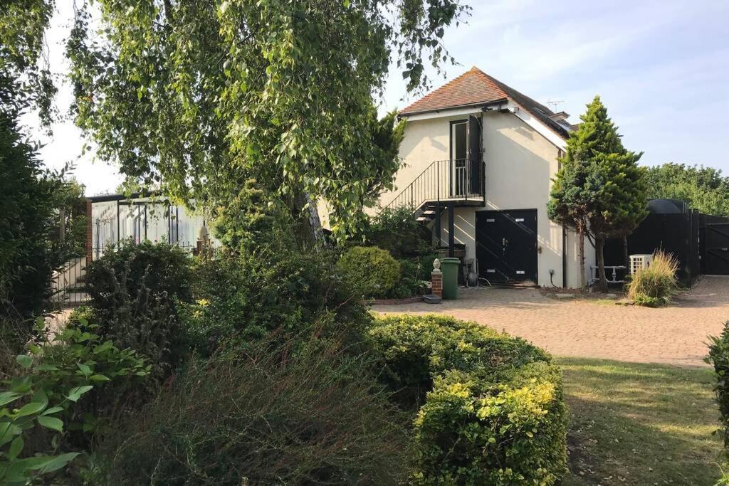 Alpaca Lodge Sittingbourne Exterior photo